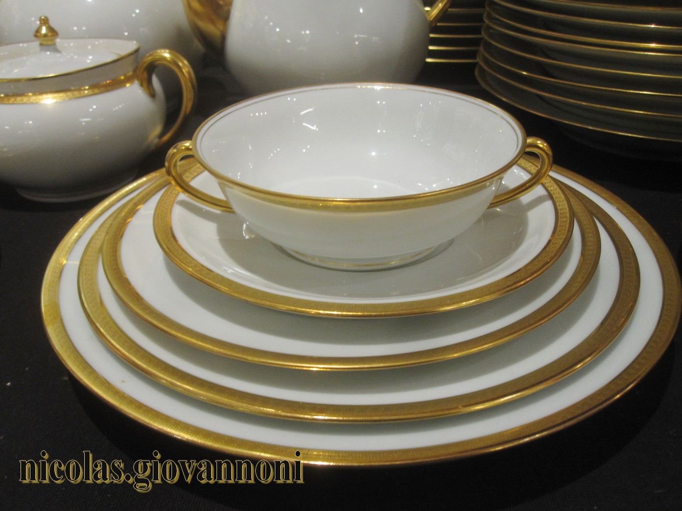 10 Tasses 10 sous tasses porcelaine dure GEORGES BOYER