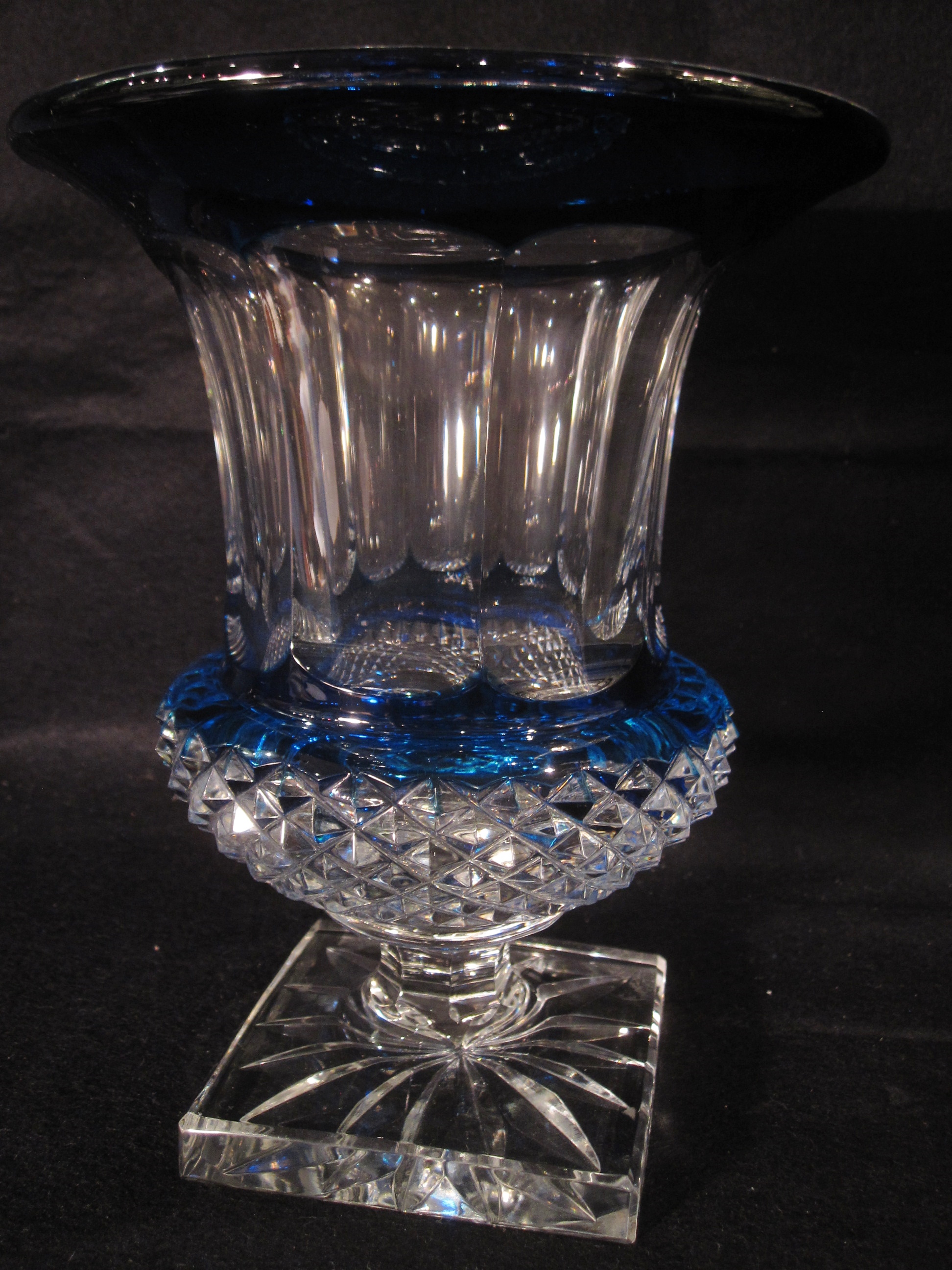 Vase cristal bleu Versailles Saint Louis. Vases VASES Catalogue
